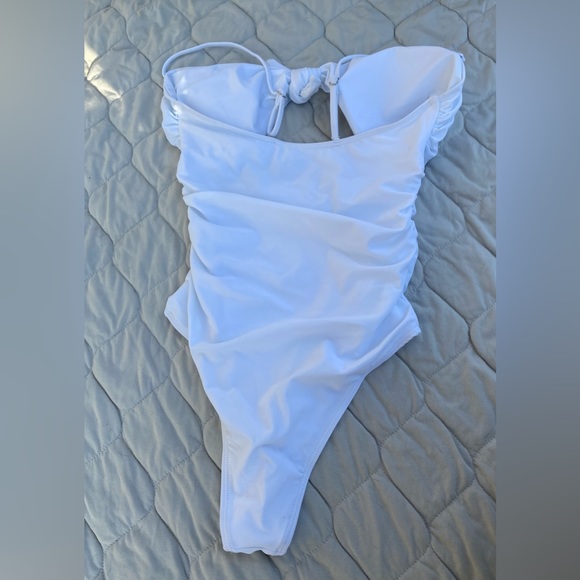 White one piece cut out swim suit size small - Picture 2 of 4